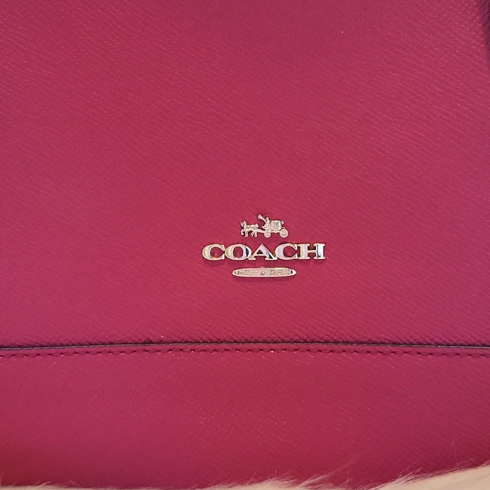 Coach - Picture 2 of 6